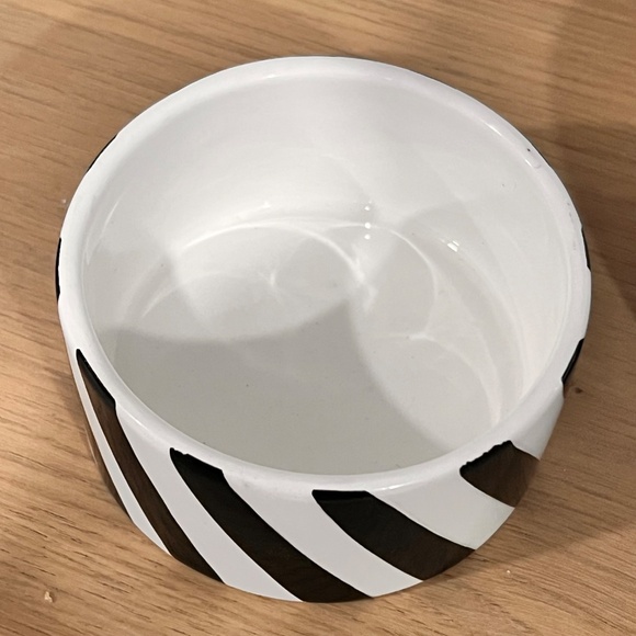 Romero Britto Colorful Heart Round Trinket Box - Picture 6 of 10